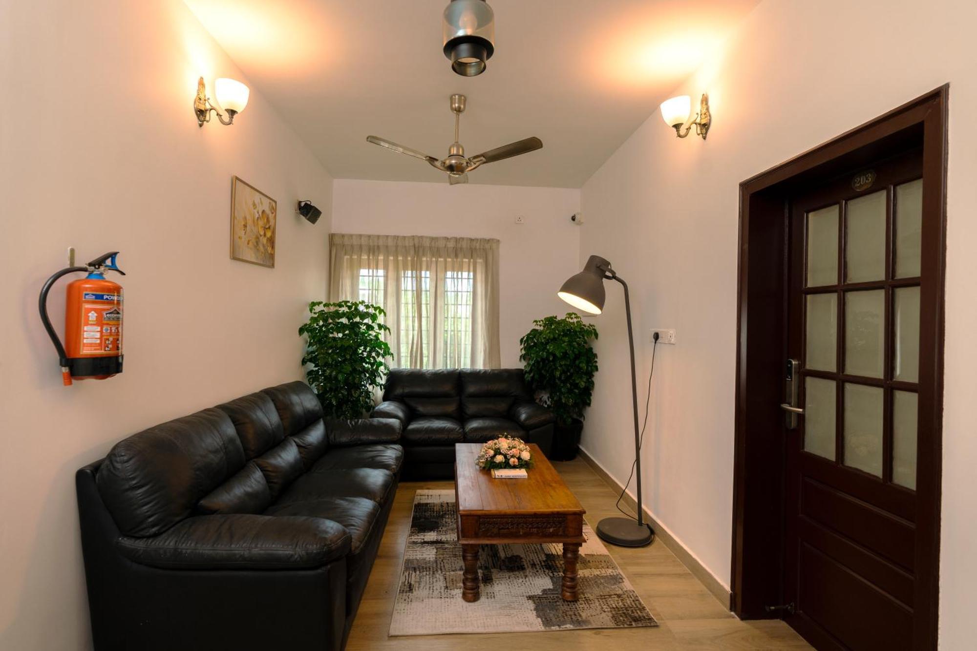 Solo Inn By Hawk Hospitality Kochi Exterior photo