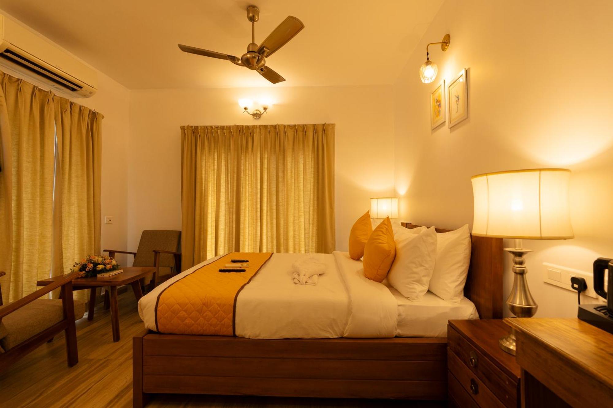 Solo Inn By Hawk Hospitality Kochi Exterior photo
