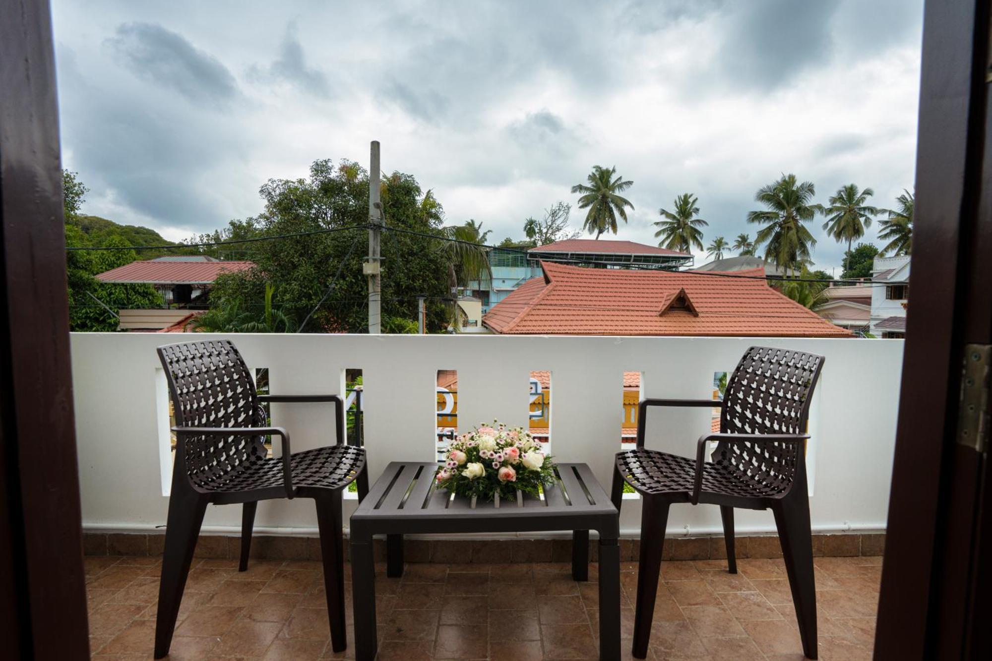 Solo Inn By Hawk Hospitality Kochi Exterior photo